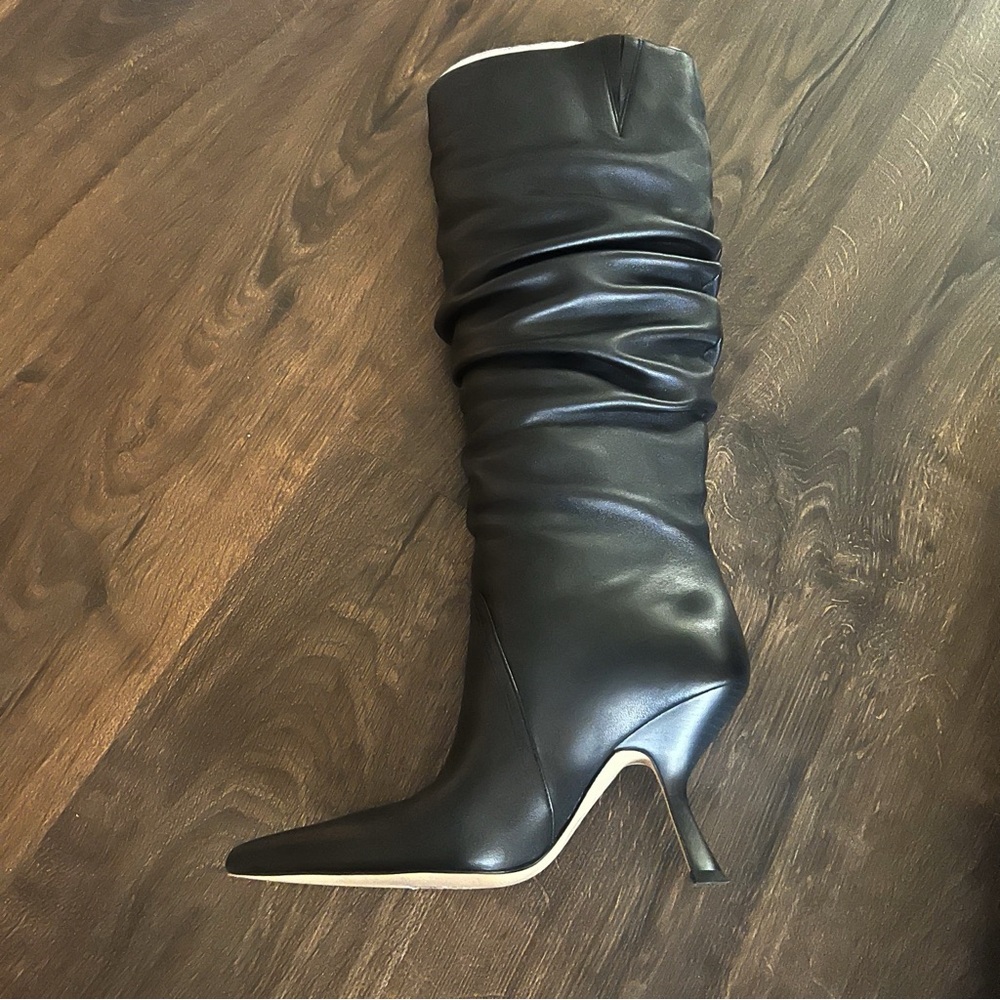 Michael Kors Luna Leather Boots
Size 7 - Picture 3 of 6